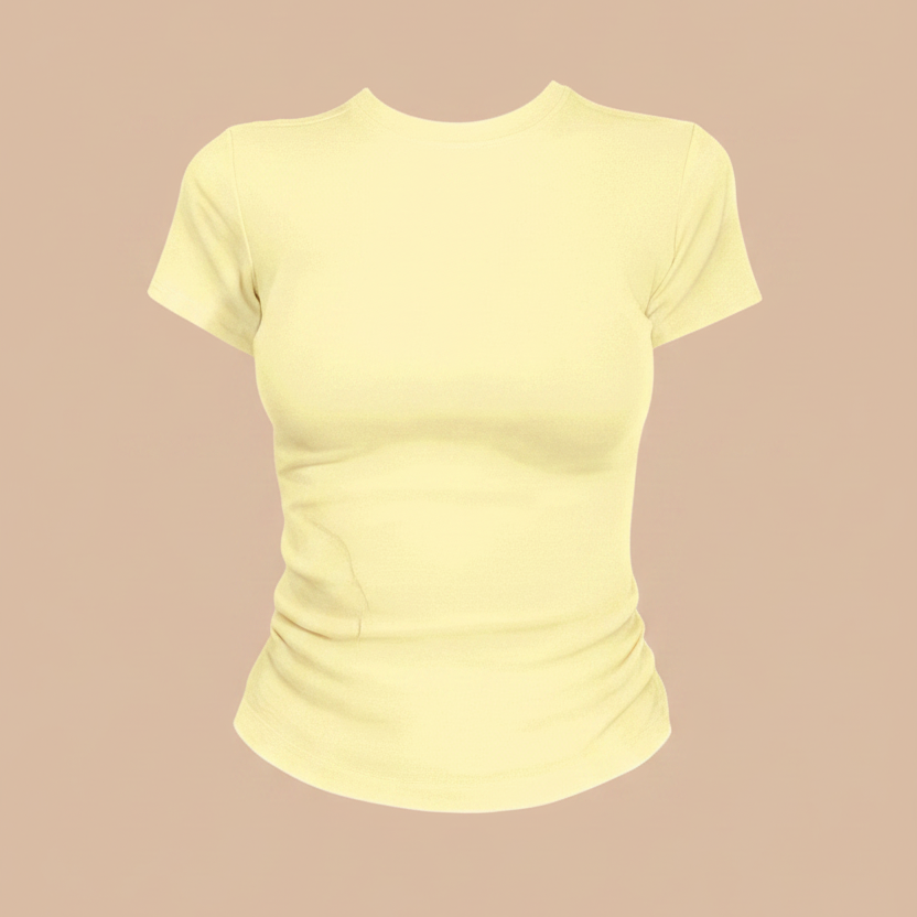 Gelbes T-Shirt mit beigem Hintergrund