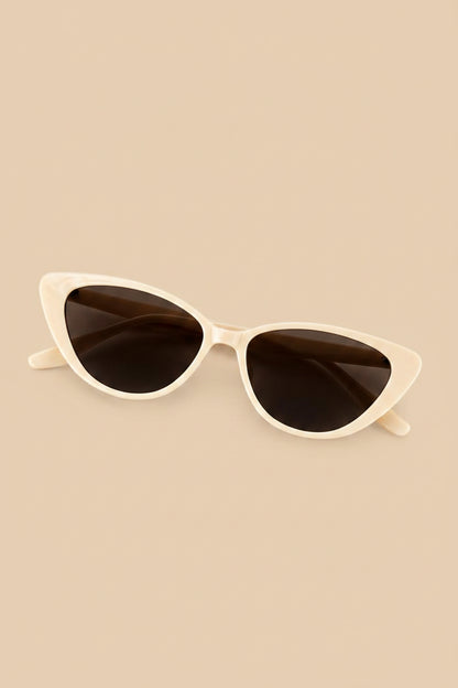 Cat-eye glasses